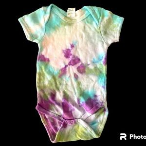 (NWOT)hand dyed 12-18 mos baby onesie
